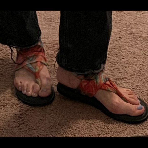 SANUK TIE DYE SANDALS - Picture 2 of 9